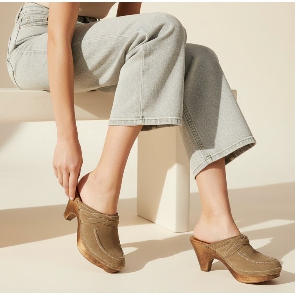 Michael Kors Brown Suede Mule Clogs Wooden Heel Slip On Y2K Boho Size 7